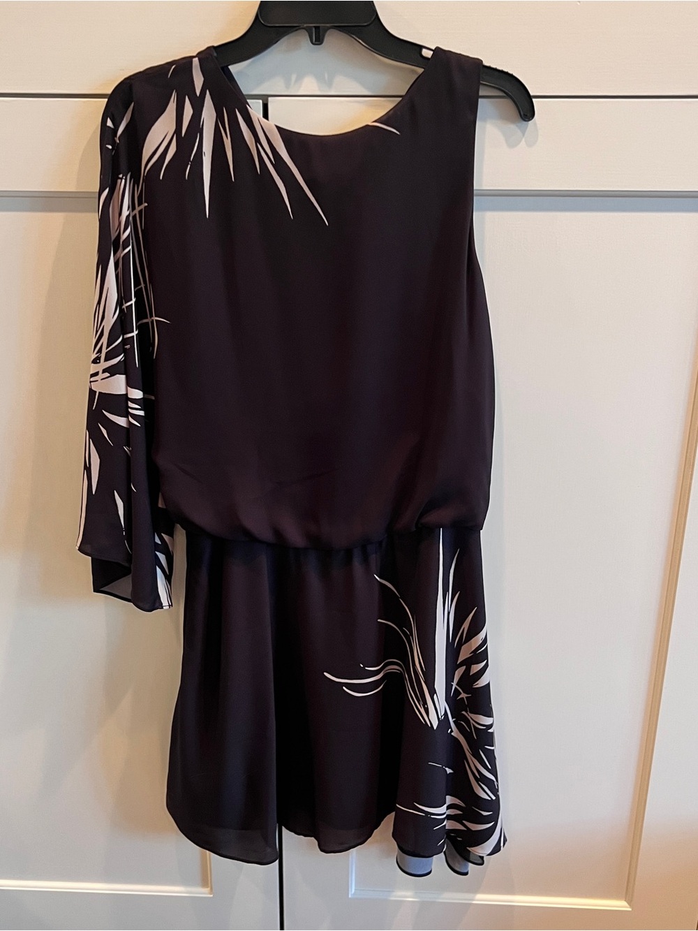 Halston black elegant, asymmetrical one-shoulder dress-small